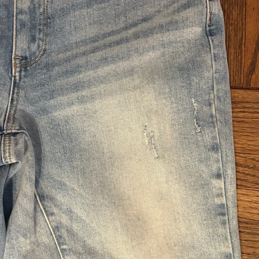 NYDJ Not Your Daughter's Jeans Cropped Straight Leg Jeans in Light Wash - Picture 4 of 13